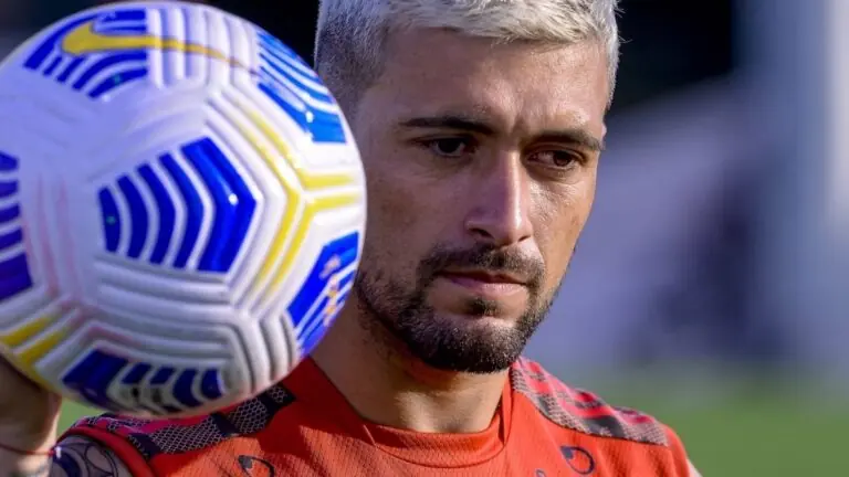 Jogos do Brasileirão hoje: quem joga e onde assista nesta terça (30/11)