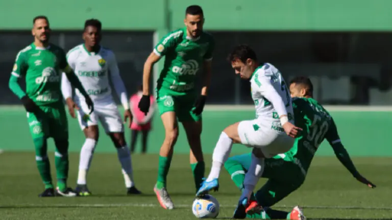 Onde assistir Cuiabá x Chapecoense AO VIVO e horário do jogo (4/11)