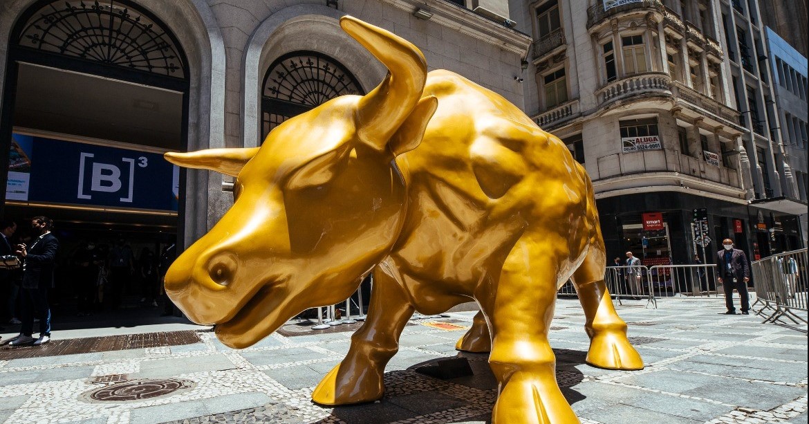 Touro de Ouro da B3 é removido por falta de licença da prefeitura