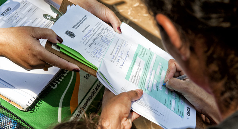 Como se inscrever no auxílio brasil