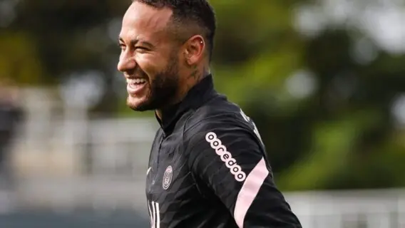 Quanto Neymar ganha por mês no PSG?