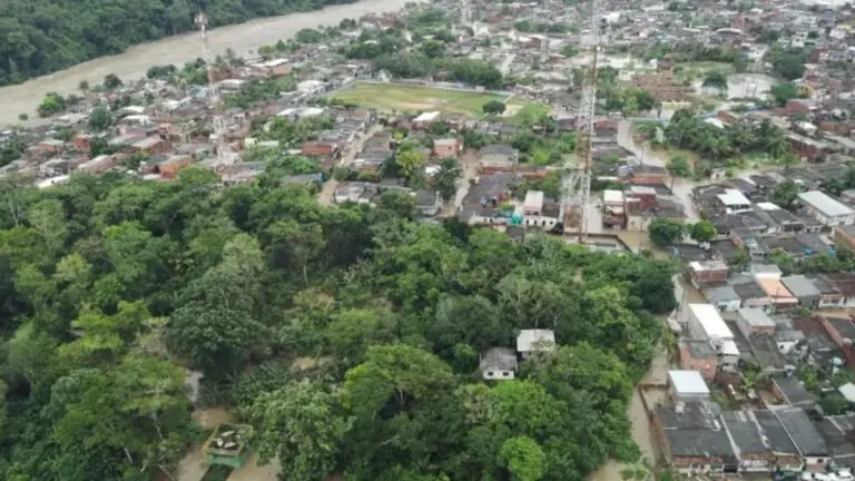 Bolsonaro troca visita à Bahia por férias no litoral de SC