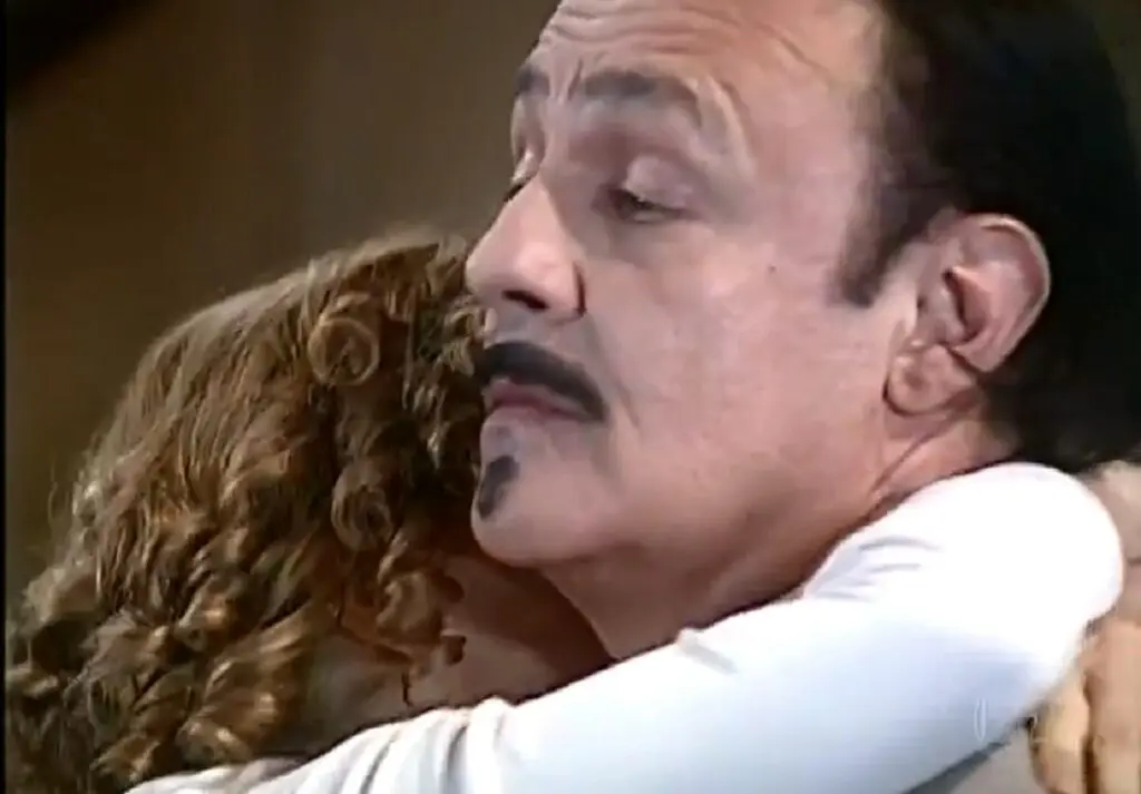 cornélio termina com quem o cravo e a rosa