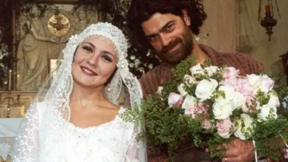 Em que época se passa a novela O Cravo e a Rosa?