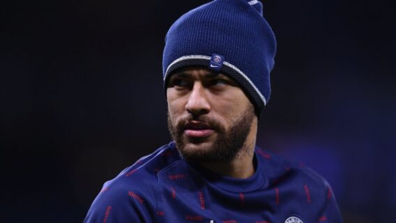 Por que Neymar não está jogando hoje com o PSG?