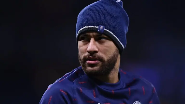 Por que Neymar não está jogando hoje com o PSG?