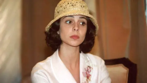 Qual o segredo de Candoca em O Cravo e A Rosa?