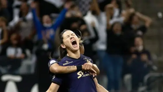Quanto ganha uma jogadora de futebol feminino do Corinthians?
