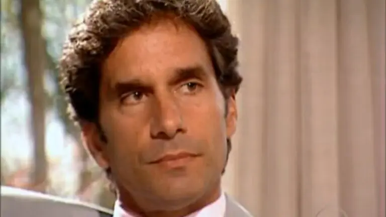 Após armação, Karla fica grávida de Tavinho na novela O Clone