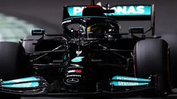 Hamilton lidera os dois treinos livres da F1 na Arábia Saudita nesta sexta