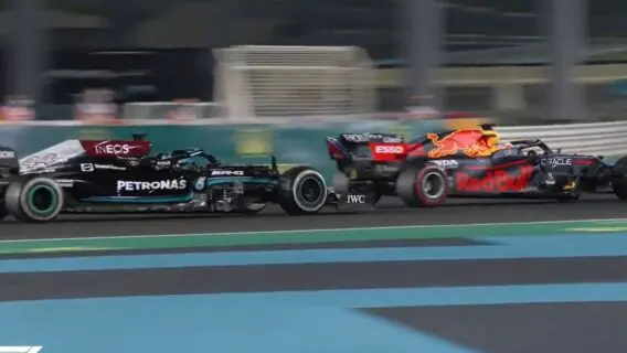 Veja a ultrapassagem de Verstappen sobre Hamilton em Abu Dhabi