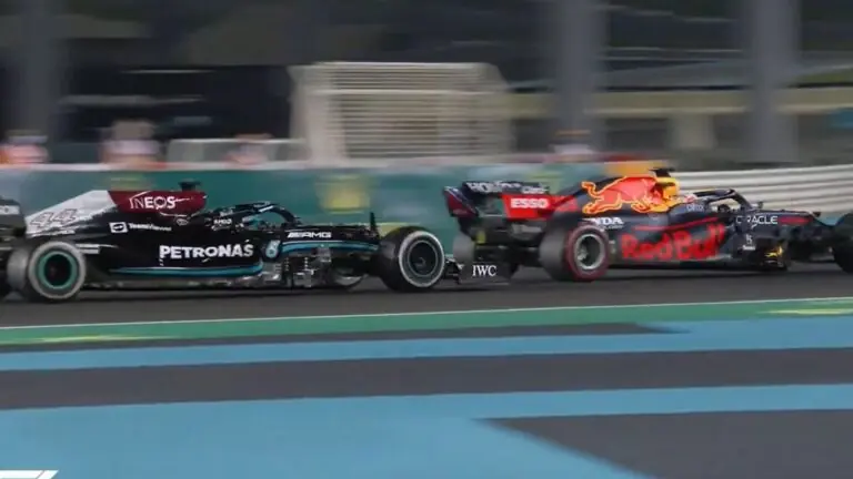 Veja a ultrapassagem de Verstappen sobre Hamilton em Abu Dhabi
