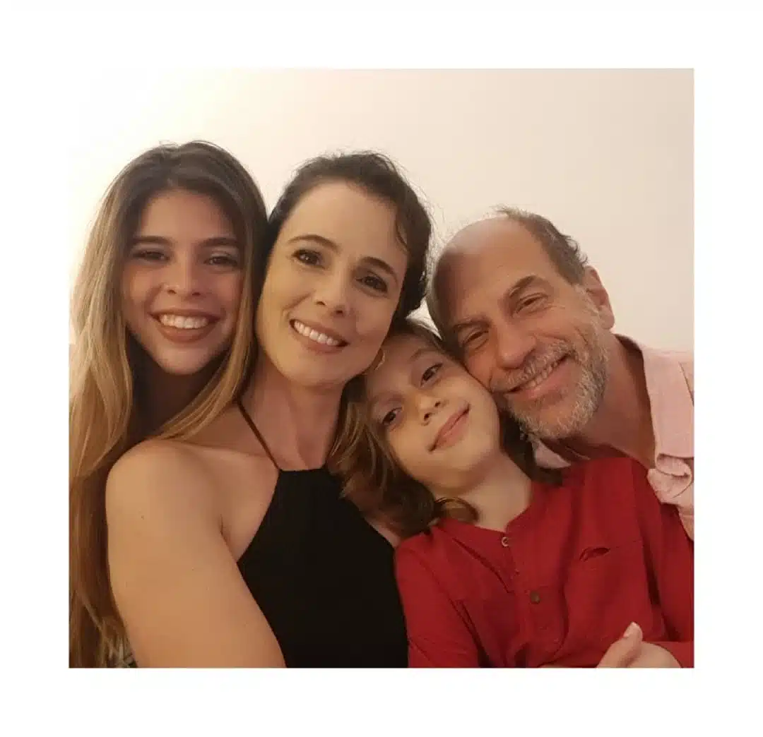 atriz que interpretou candoca em o cravo e a rosa