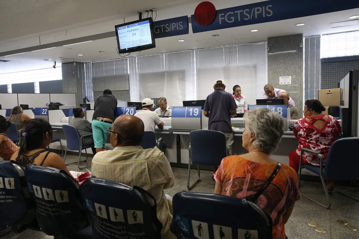 Como faço para saber se tenho direito ao PIS