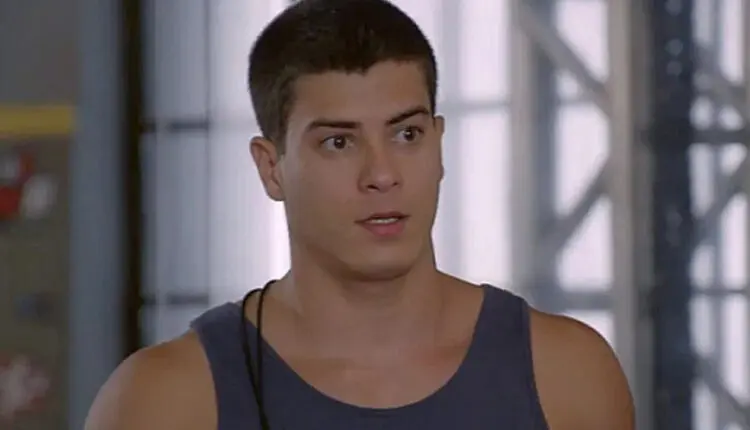 participantes entram na casa