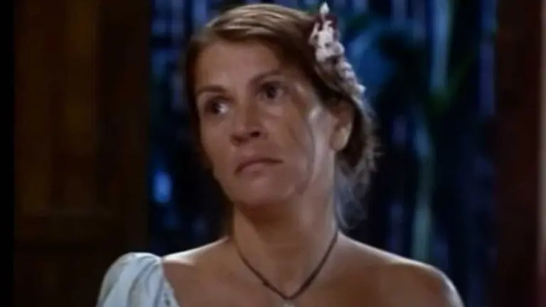 Após ter casa invadida, Joana leva um tiro em O Cravo e a Rosa