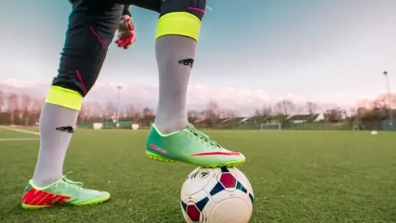 Jogos de hoje na TV: onde assistir futebol neste domingo – 09/01