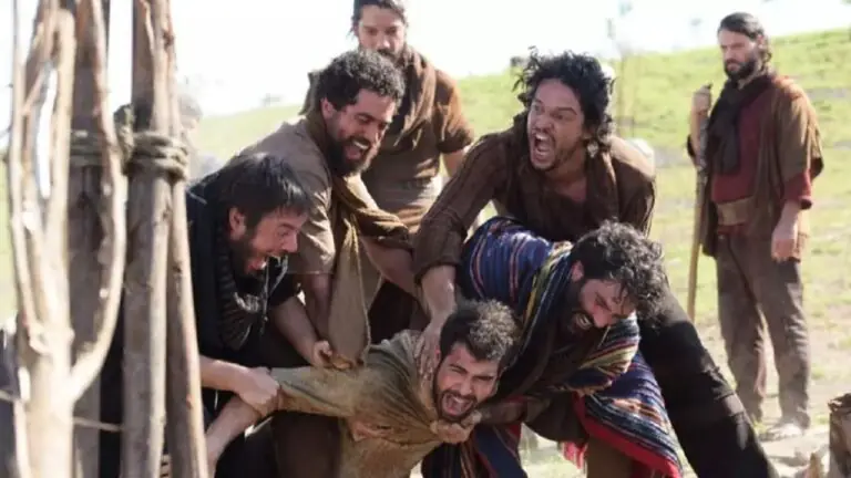 O que acontece com os irmãos de José após o venderem como escravo