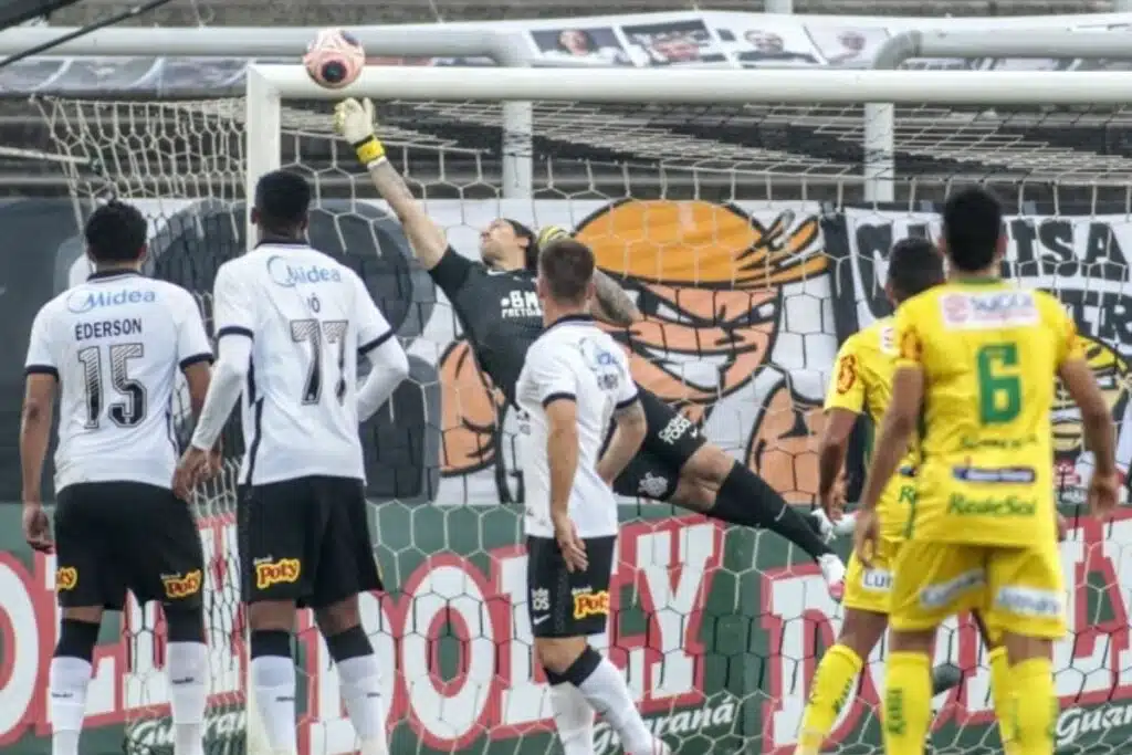 quantos jogos Cássio tem pelo Corinthians