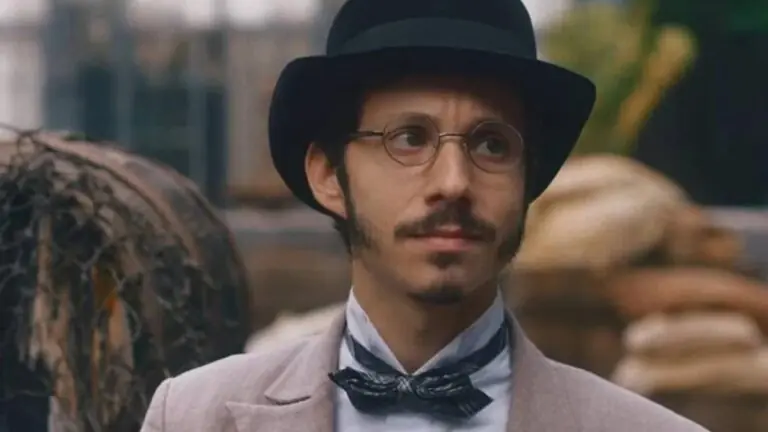 Quem salvou Nélio em Nos Tempos do Imperador?