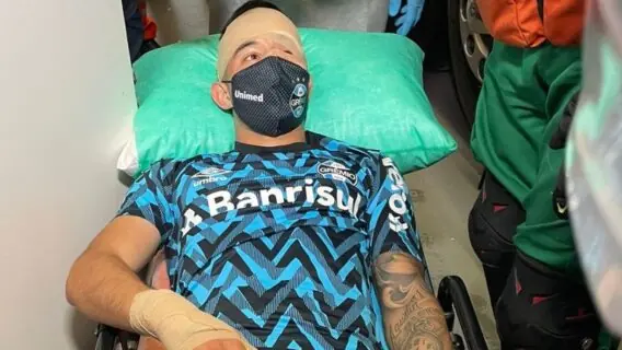 Grenal é adiado após confusão em ataque ao ônibus do Grêmio