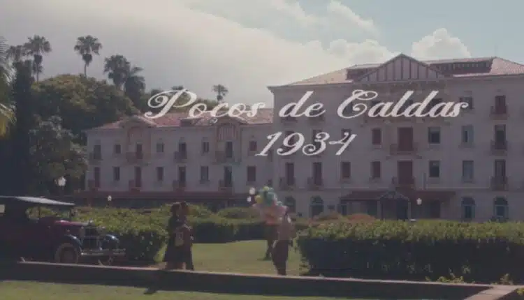 em que ano se passa a novela além da ilusão