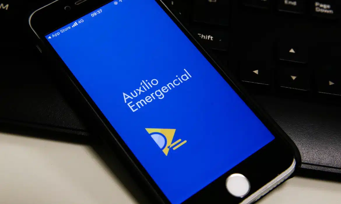 Como receber o auxílio pai solteiro