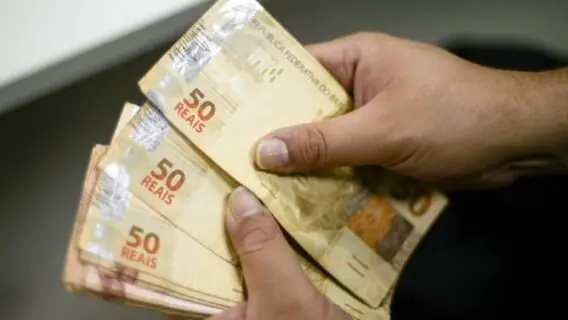 Auxílio Brasil 400 reais é sancionado por Bolsonaro; quem recebe