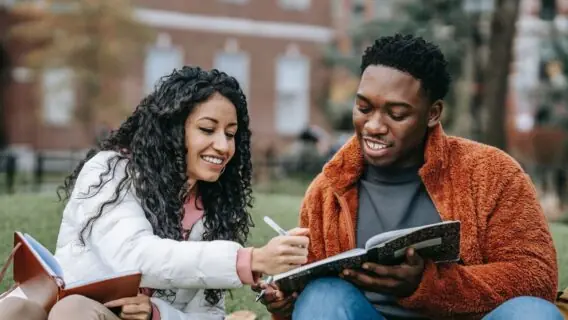 Dia da amizade frases: 4 apps para enviar mensagens aos amigos