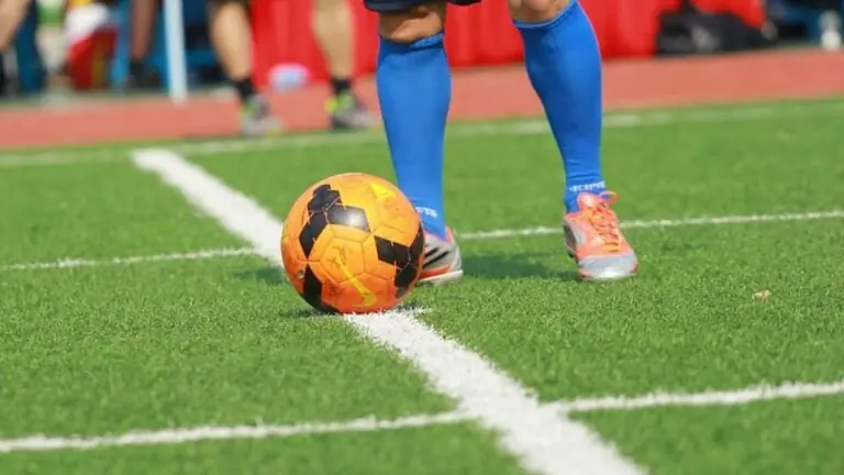 Jogos de hoje na TV: onde assistir e horário futebol neste sábado (19/03)