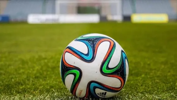 Jogos de hoje na TV: onde assistir e horário do futebol nesta terça (22/03)