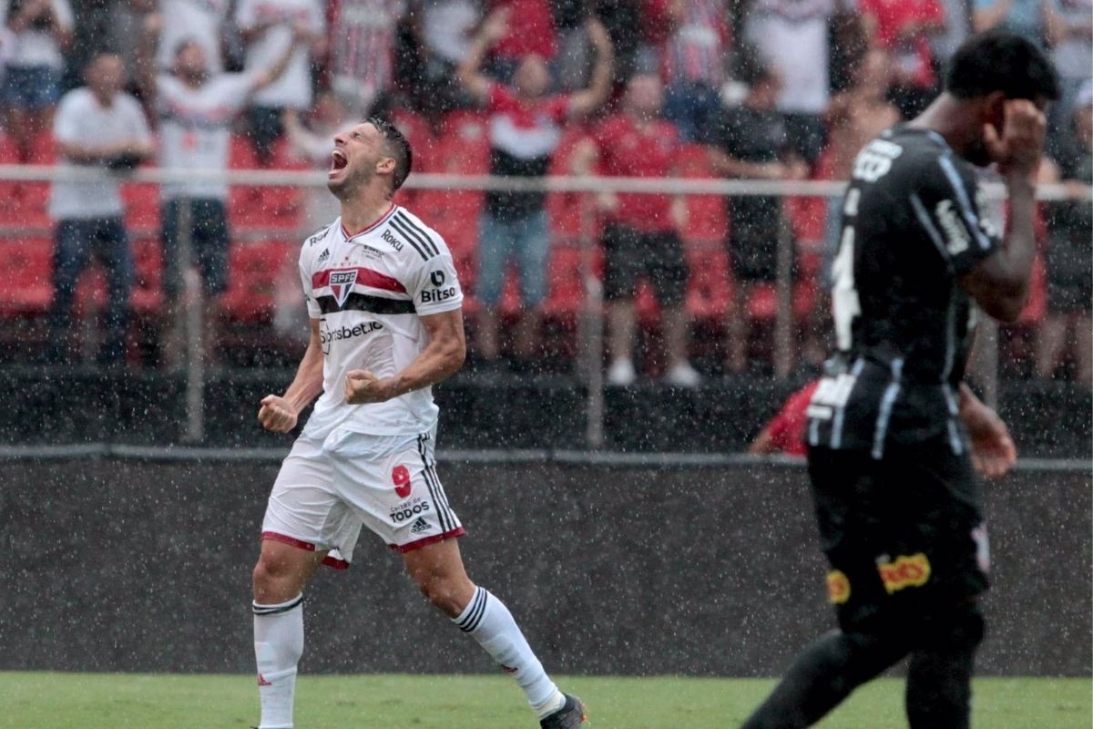 Memes da vitória do São Paulo sobre o Corinthians no Morumbi hoje