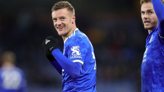 Leicester x Leeds: onde vai passar ao vivo e horário hoje (05/03)