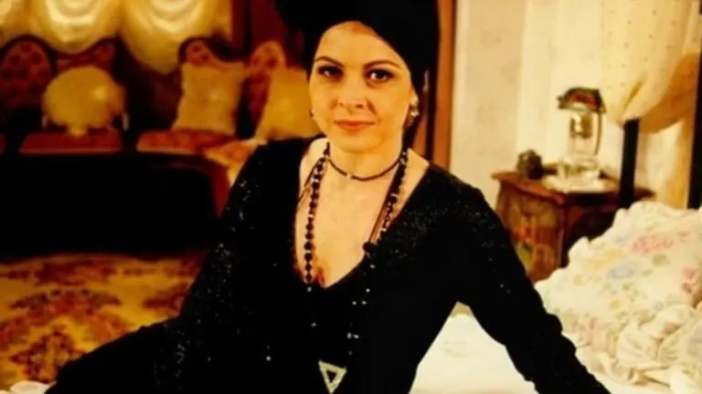 O que acontece com Marcela em O Cravo e a Rosa no final