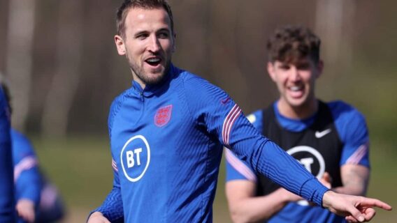 Onde assistir Inglaterra x Suíça ao vivo e horário na TV hoje (26/03)