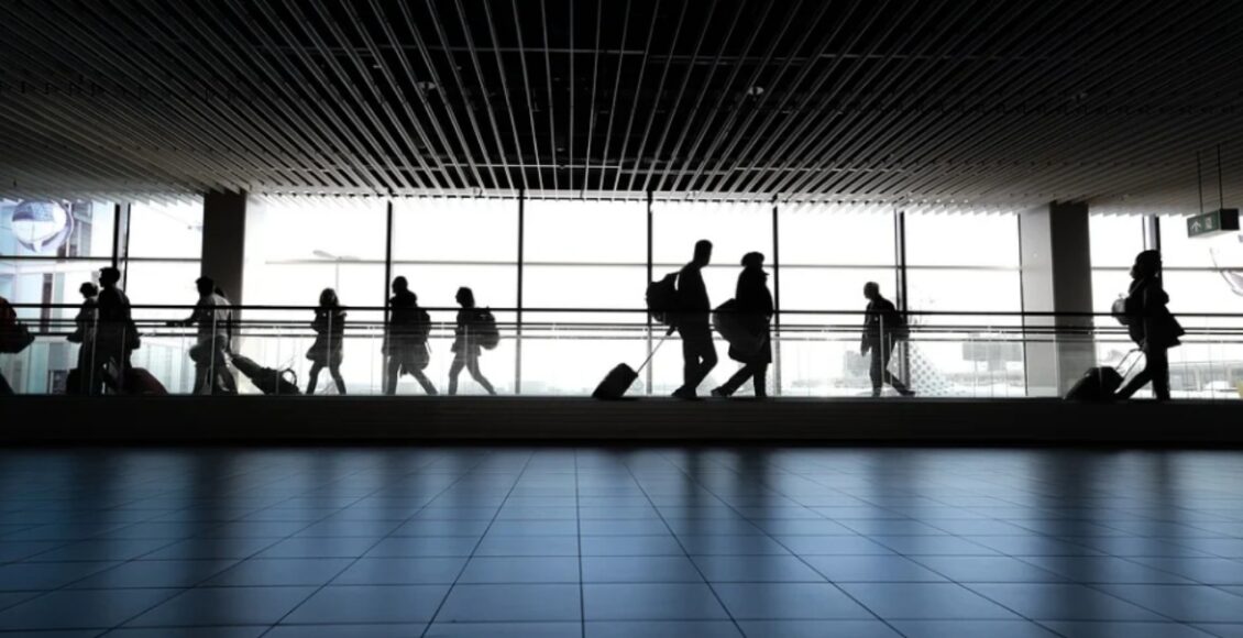 uso de máscara no aeroporto