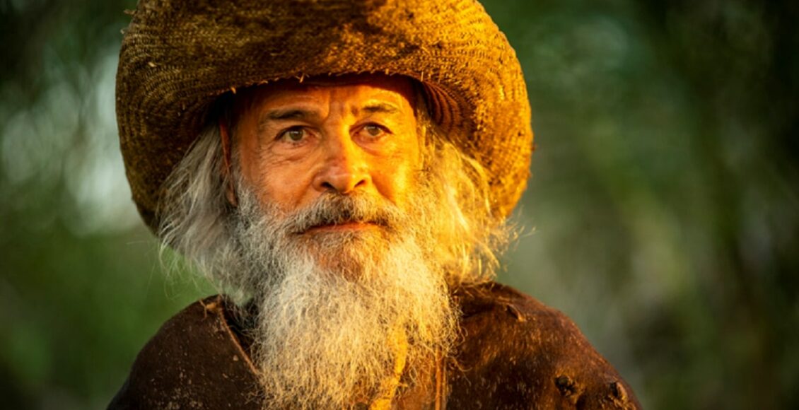 quem é o velho do rio na novela pantanal