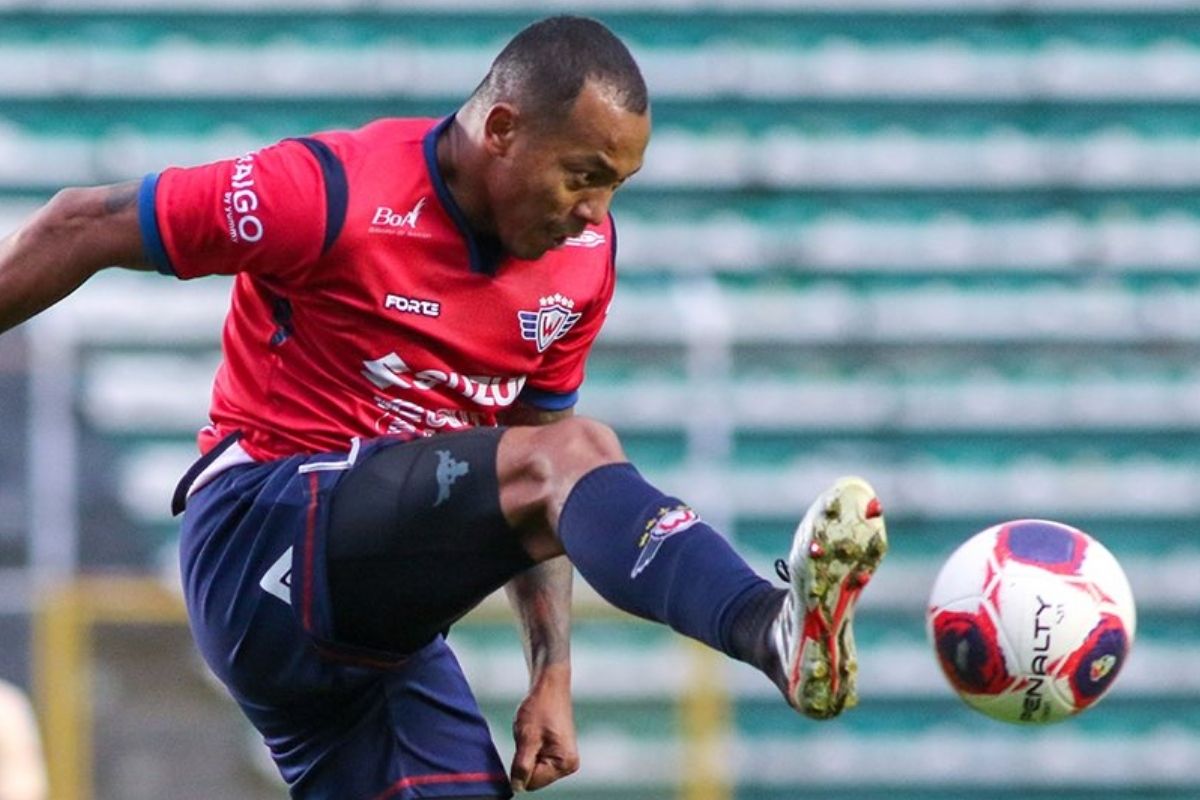 Jorge Wilstermann x Ayacucho: onde assistir e horário do jogo hoje (13/ ...