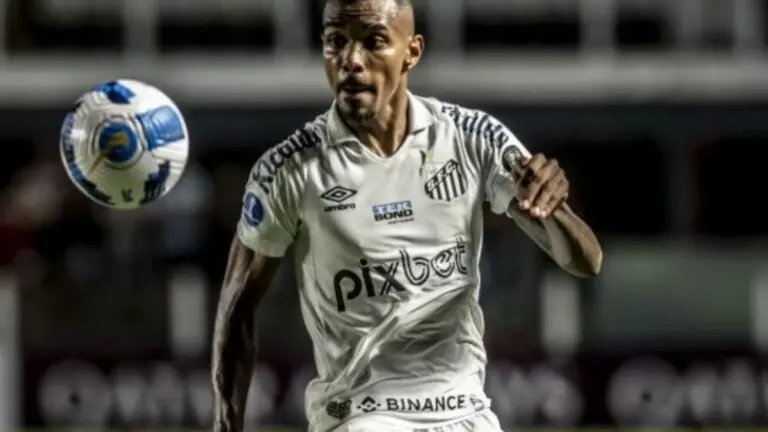 Onde assistir Santos x Coritiba ao vivo e horário do Brasileirão (17/04)