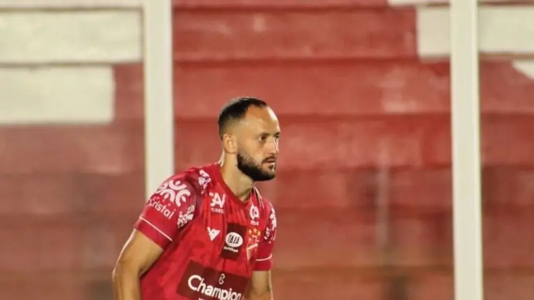 Onde assistir Vila Nova x Tombense ao vivo, horário e escalações (26/04)