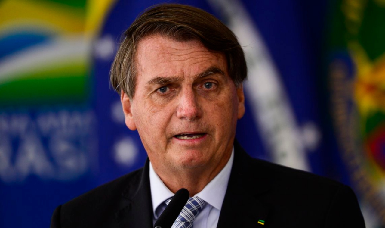 Bolsonaro assinou o empréstimo do Auxílio Brasil