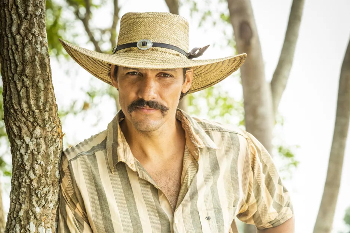 Com quem Tibério fica no final da novela Pantanal tibério novela pantanal