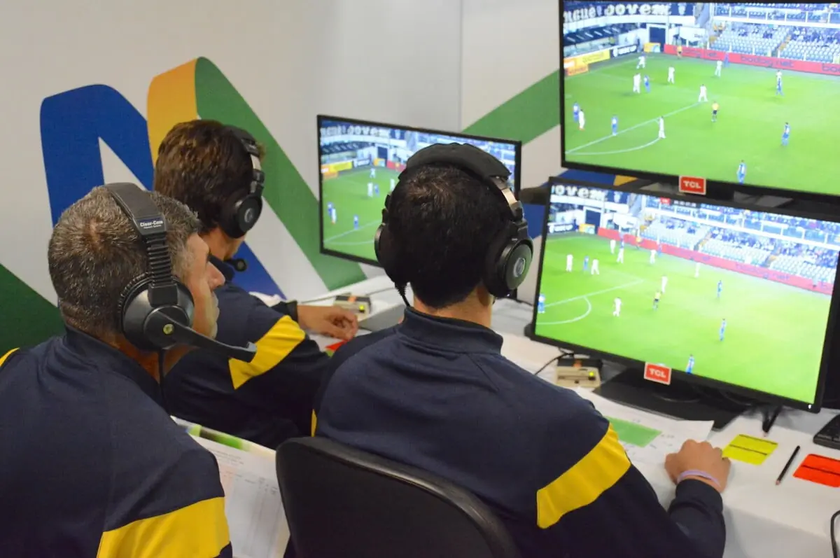 Quem são os árbitros de vídeo do Brasil?