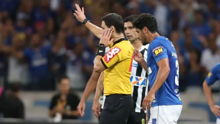 Árbitro brasileiro na Copa do Mundo 2022: quem vai apitar os jogos?