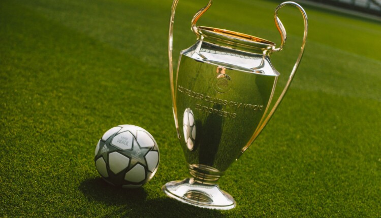 Qual é a bola oficial da champions league 2022?