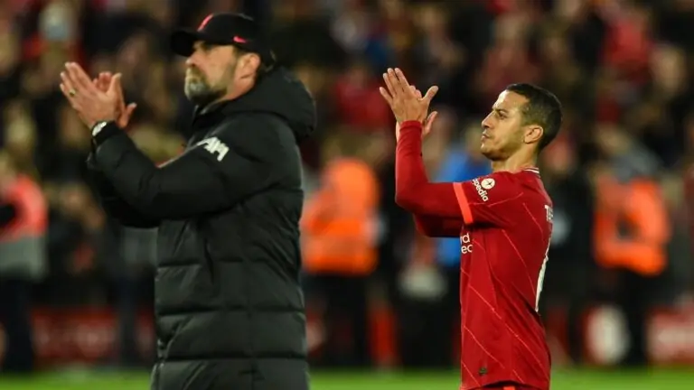 Onde assistir Aston Villa x Liverpool ao vivo hoje na TV e horário (10/05)