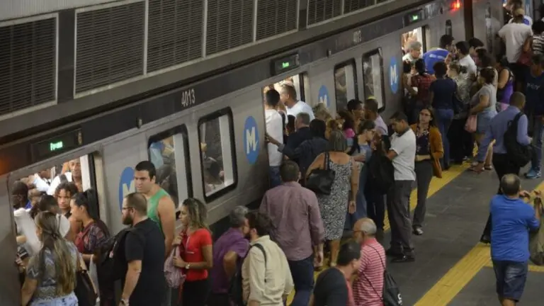 Greve de metrô em SP é cancelada após assembleia dos metroviários