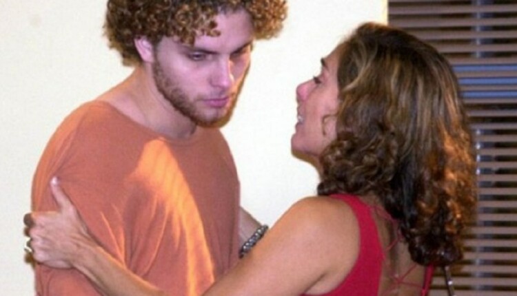 O que acontece com a Mel na novela O Clone nando