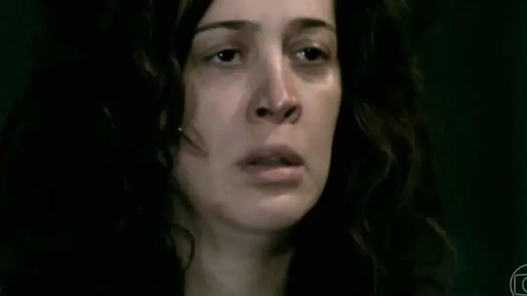 Como Donatela sai da cadeia na novela A Favorita?