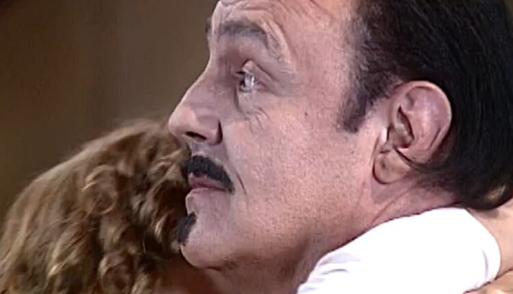 Quando Cornélio descobre traição de Dinorá em O Cravo e a Rosa cornelio e dinorá